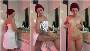 Morena tesuda sai do banho e mostra tudo