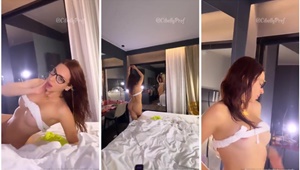 Vazou vídeo real de professora ostentando em quarto de motel